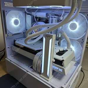 XFX 라데온 RX 7900 GRE 화이트 그래픽카드