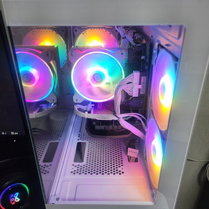 i5-13400f rtx4060 컴퓨터 본체만 팝니다.