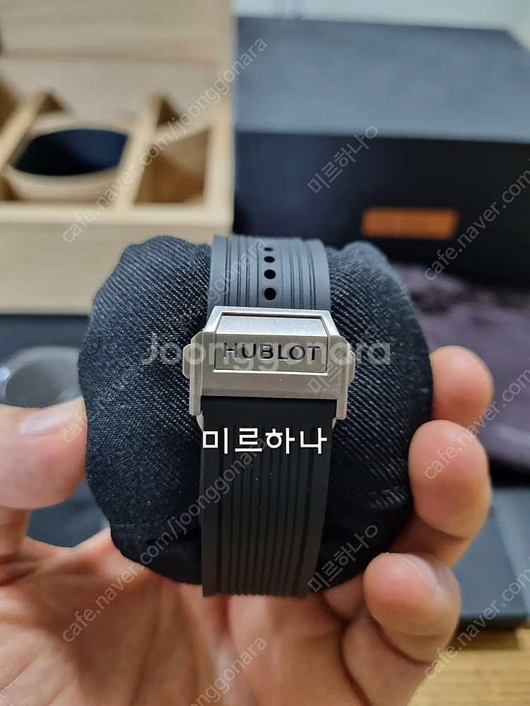 위블로 빅뱅 유니코 티타늄 42mm--4