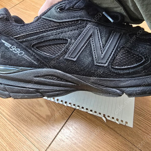 뉴발란스 990v4 트리플블랙 250사이즈 발볼D