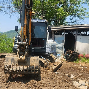 17년 4월식 현대 02 굴삭기 HX60MT 2500만원