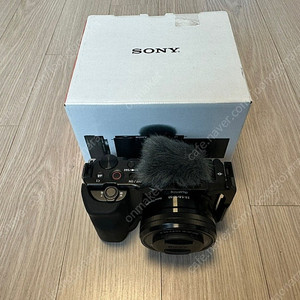 소니 정품 ZV-E10 바디 16-50mm 번들킷 , E 35mm F1.8 카페렌즈 , 삼양 AF 12mm 렌즈 판매합니다.