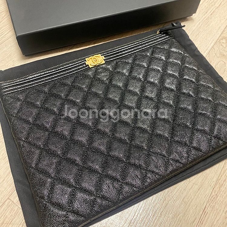 샤넬 보이클러치 뉴미듐 빈티지 금장--0