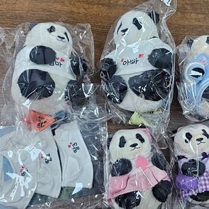 푸바오 시즌그리팅 시그한정 러아푸루후 키링, 옷