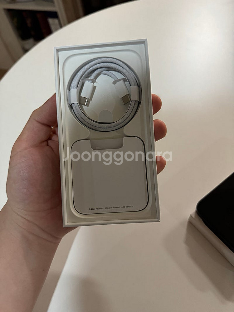 아이폰 15 256GB 검정 색상 판매합니다.--1
