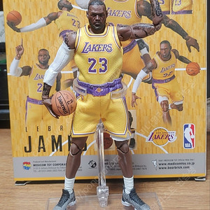 마펙스 nba 르브론 피규어 팝니다