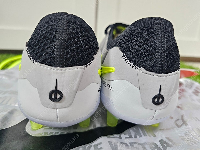 [새상품]나이키 티엠포 레전드10 엘리트 MAD VOLTAGE팩 AG--4