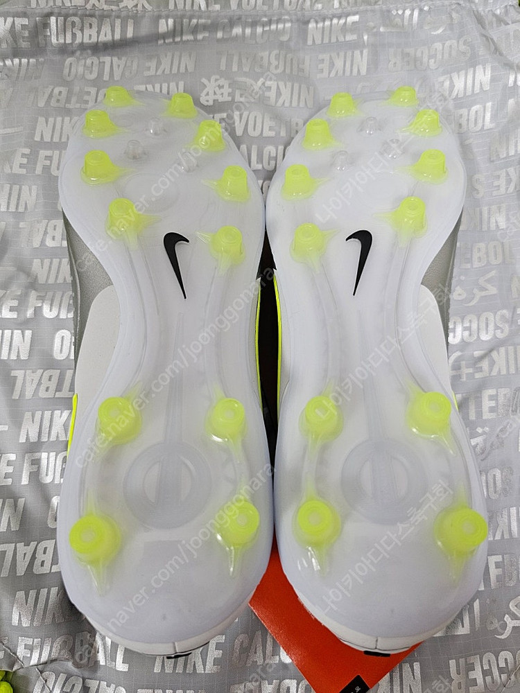 [새상품]나이키 티엠포 레전드10 엘리트 MAD VOLTAGE팩 AG--7