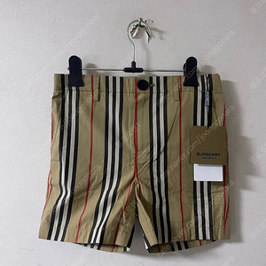 버버리 아동 노바체크 패턴 반바지 8세(150cm) 새제품