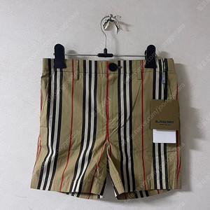 버버리 아동 노바체크 패턴 반바지 8세(150cm) 새제품
