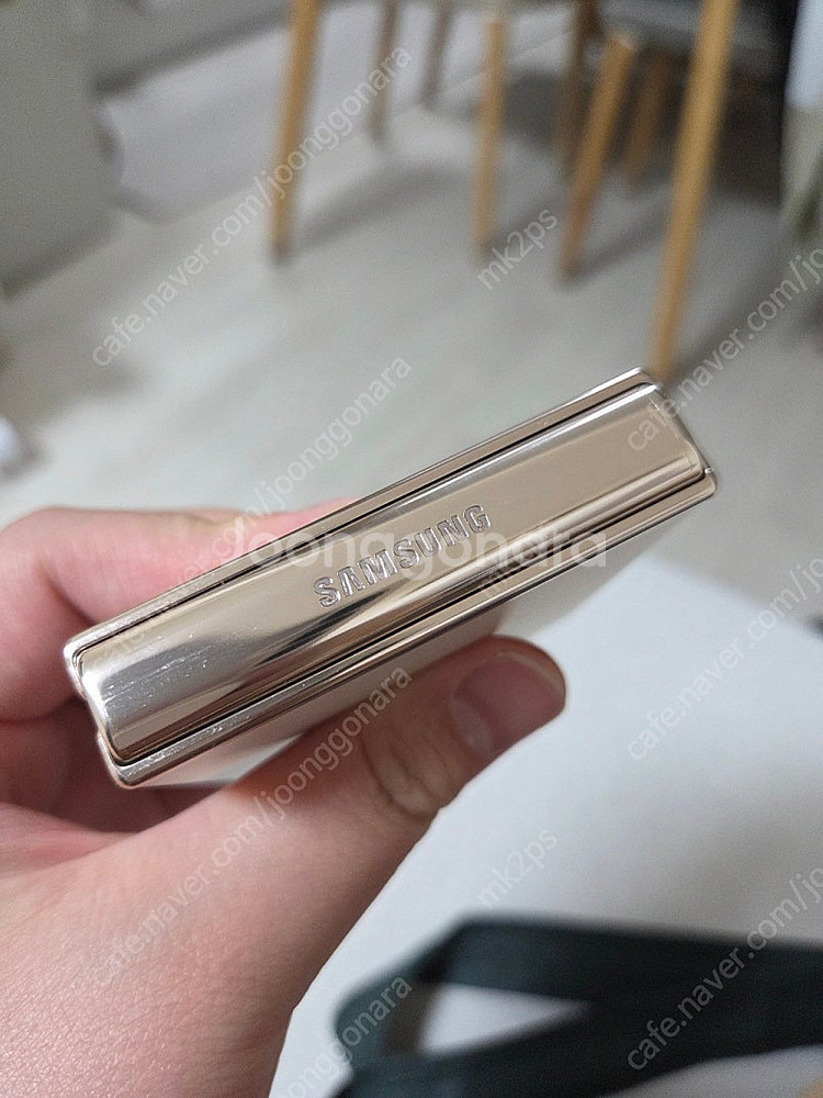 개인 - 갤럭시 플립 4 256gb 자급제 팝니다--2
