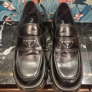 프라다 모놀리스 로퍼