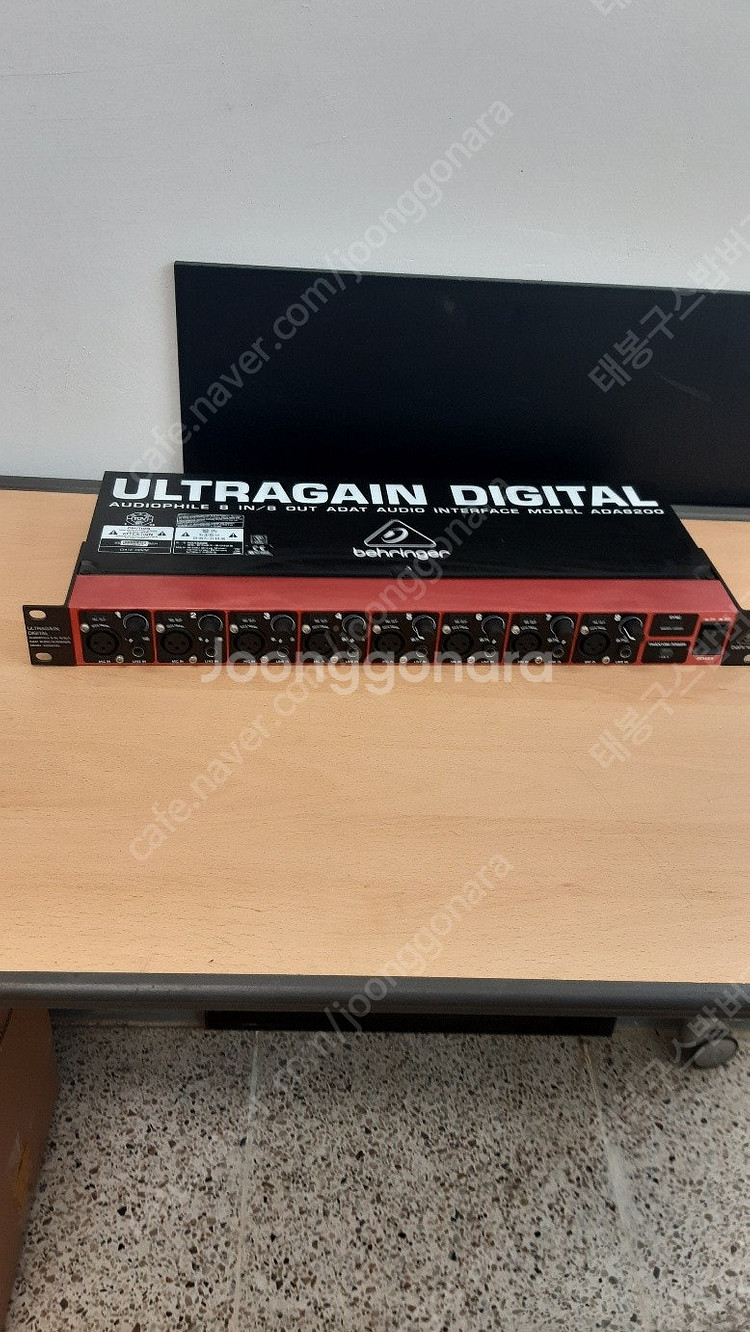 베링거 ADA-8200 디지털 마이크 프리앰프--1