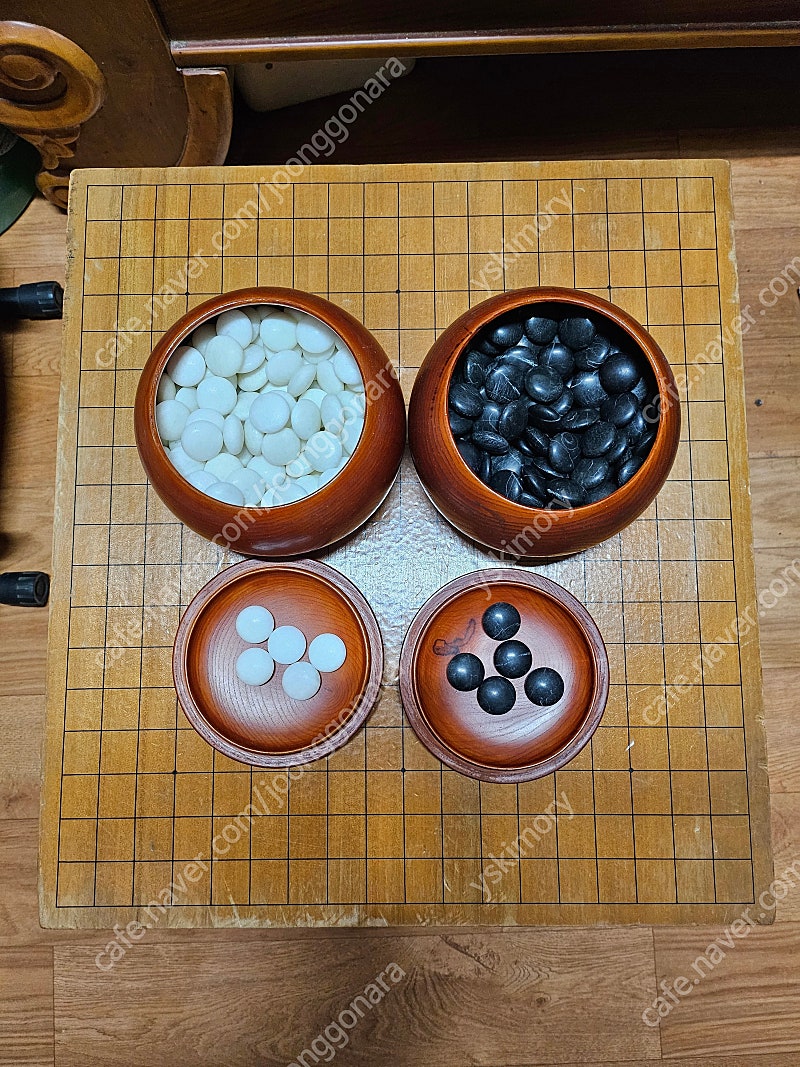 아가지스 원목7호 바둑판 + 옥 바둑알 팝니다.