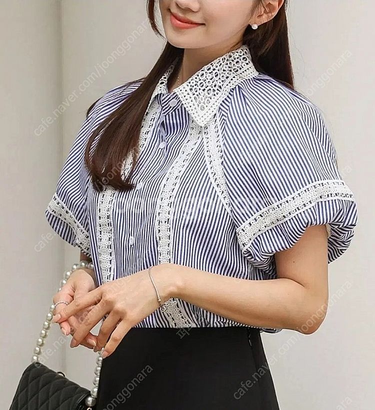 새상품) 고퀄리티 스트라이프 자수 레이스 퍼프소매 블라...--1