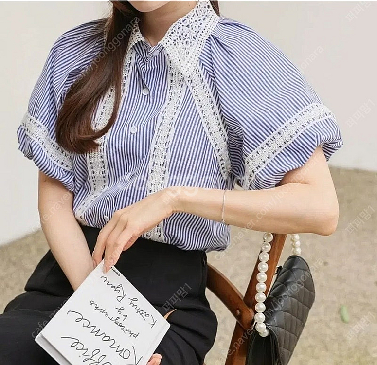 새상품) 고퀄리티 스트라이프 자수 레이스 퍼프소매 블라...--2