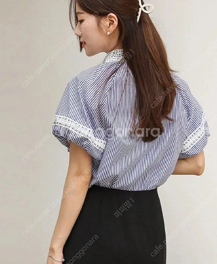 새상품) 고퀄리티 스트라이프 자수 레이스 퍼프소매 블라...--3