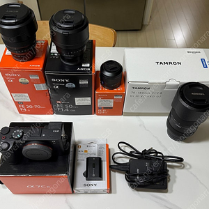 소니 a7c2 바디 / 2070g / 50.4gm / 35.8z / 탐론 70-180g2