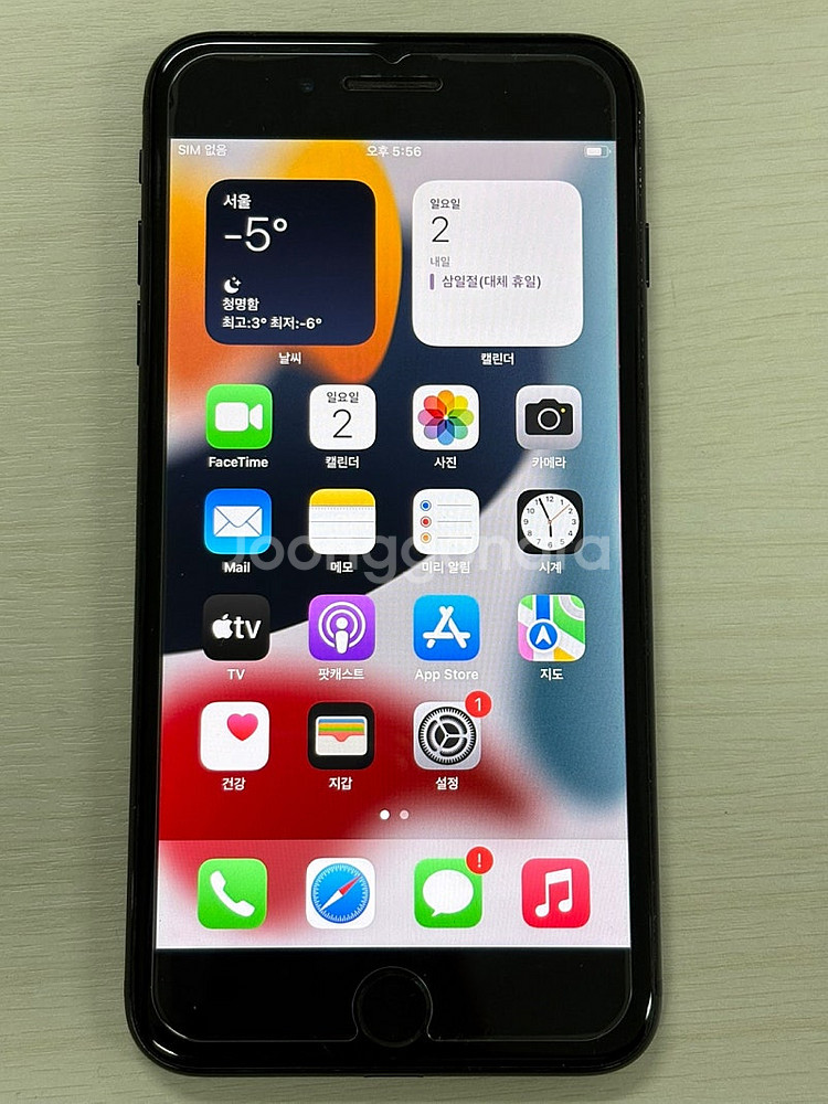 아이폰 7플러스 블랙색상 128용량 상태좋은 무잔상 미파손 단말기 14만 판매합니다--1