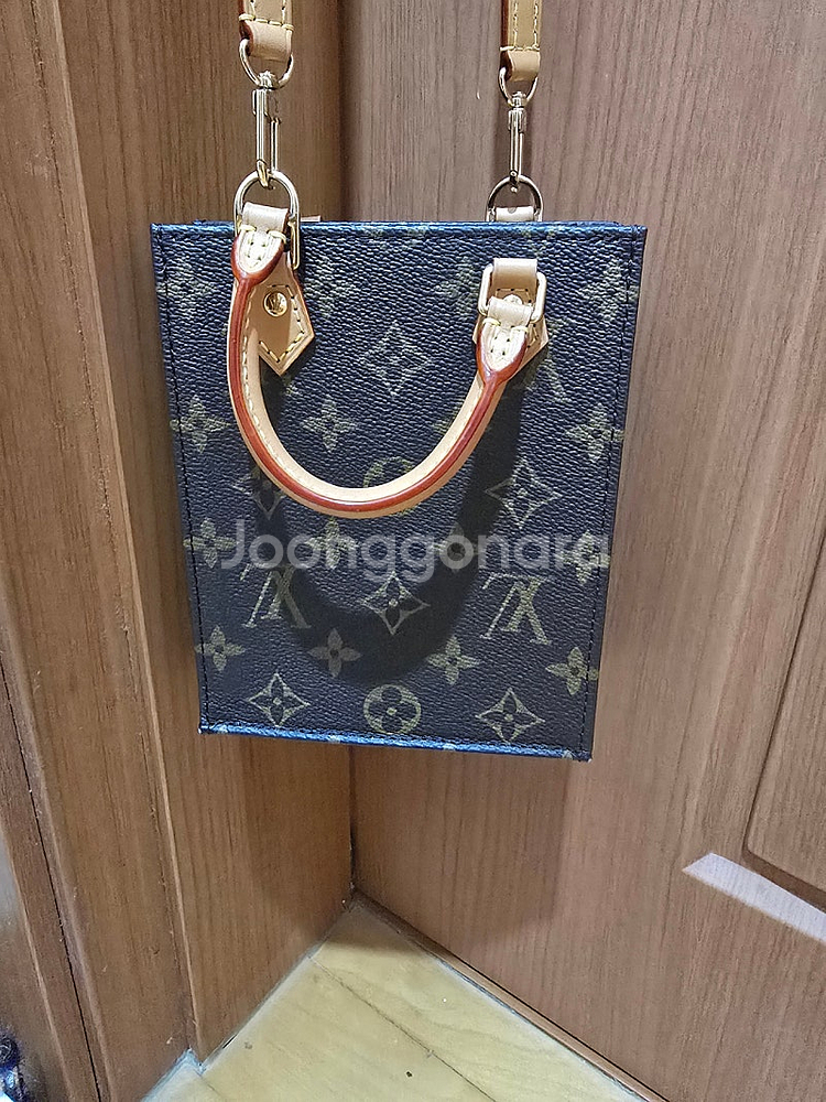루이비통 쁘띠삭플라백--0