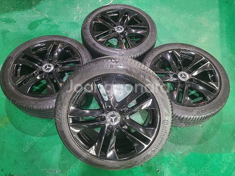 ♡벤츠 w204 중고 17인치 휠 타이어 판매합니다--0