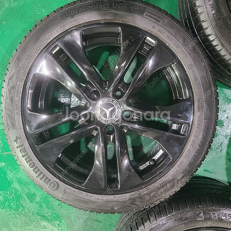 ♡벤츠 w204 중고 17인치 휠 타이어 판매합니다--1