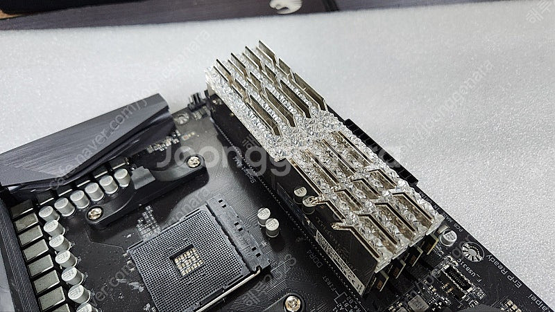 지스킬 ddr4-3200 cl16 trident z r...--3