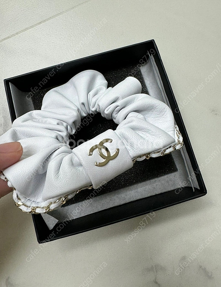 샤넬 가죽 헤어슈슈 곱창 머리끈--0