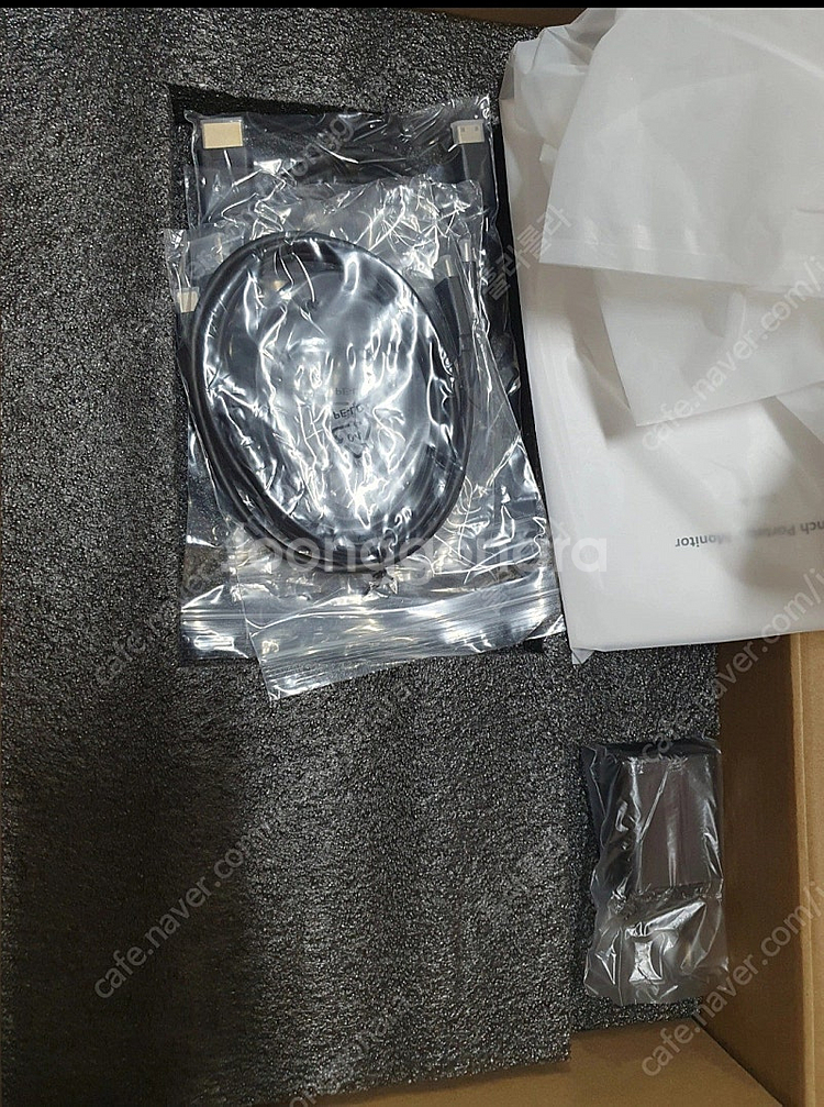 ZEUSLAP 14인치 휴대용 모니터 거의새것--2