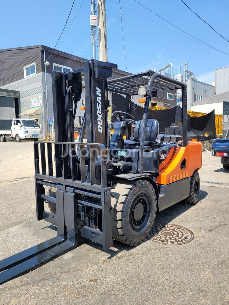 중고지게차 두산4톤 자동발 디젤지게차--0