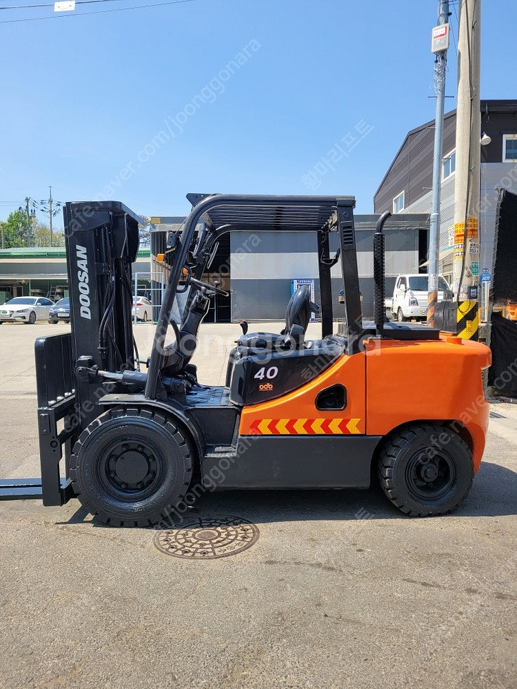 중고지게차 두산4톤 자동발 디젤지게차--1