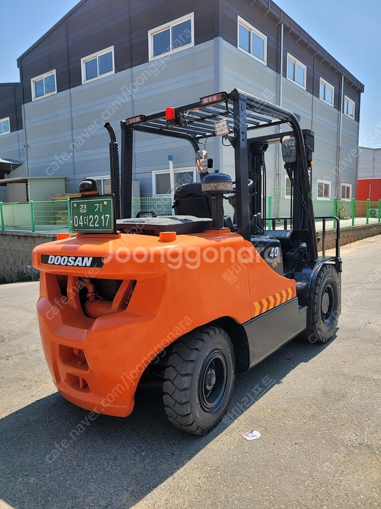 중고지게차 두산4톤 자동발 디젤지게차--5