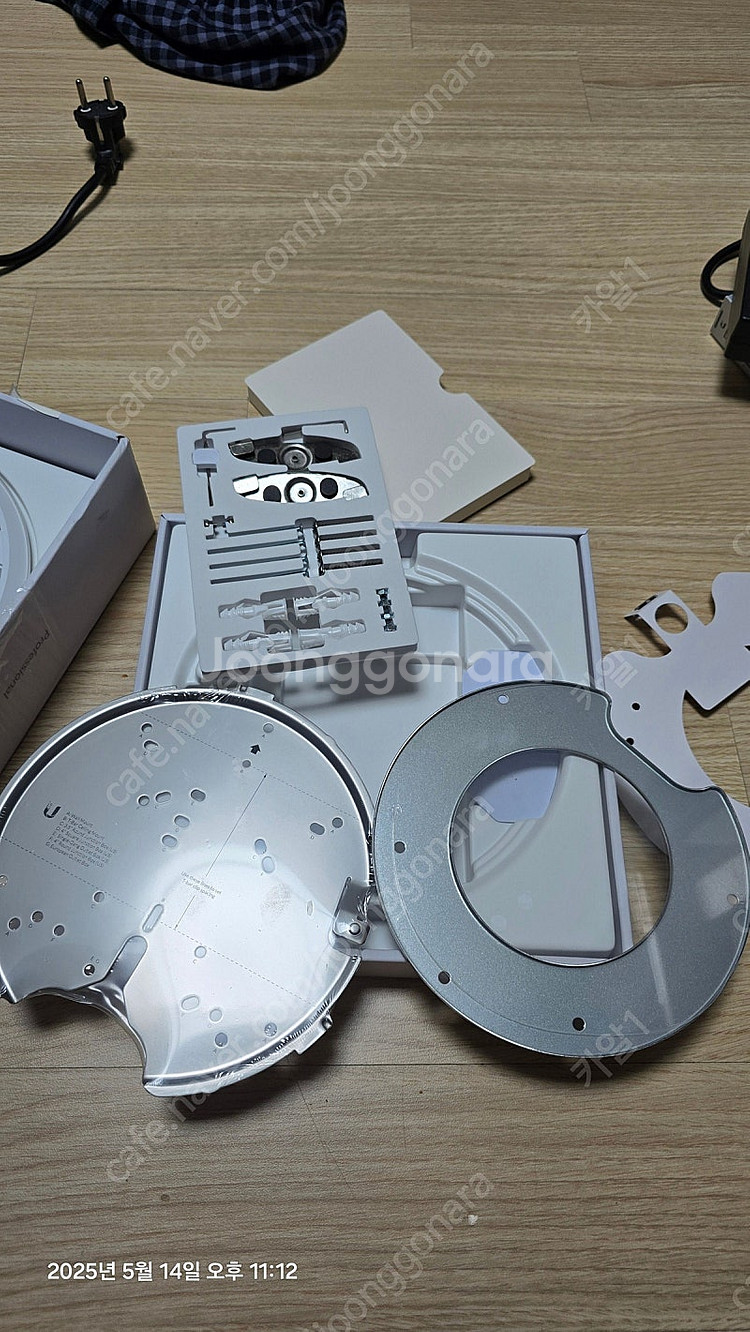 Unifi USG, PoE Switch, AP--5