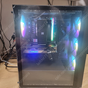 고사양 게이밍컴퓨터 9600x / 4070 / 32램 / 1테라 SSD 싸게팝니다.