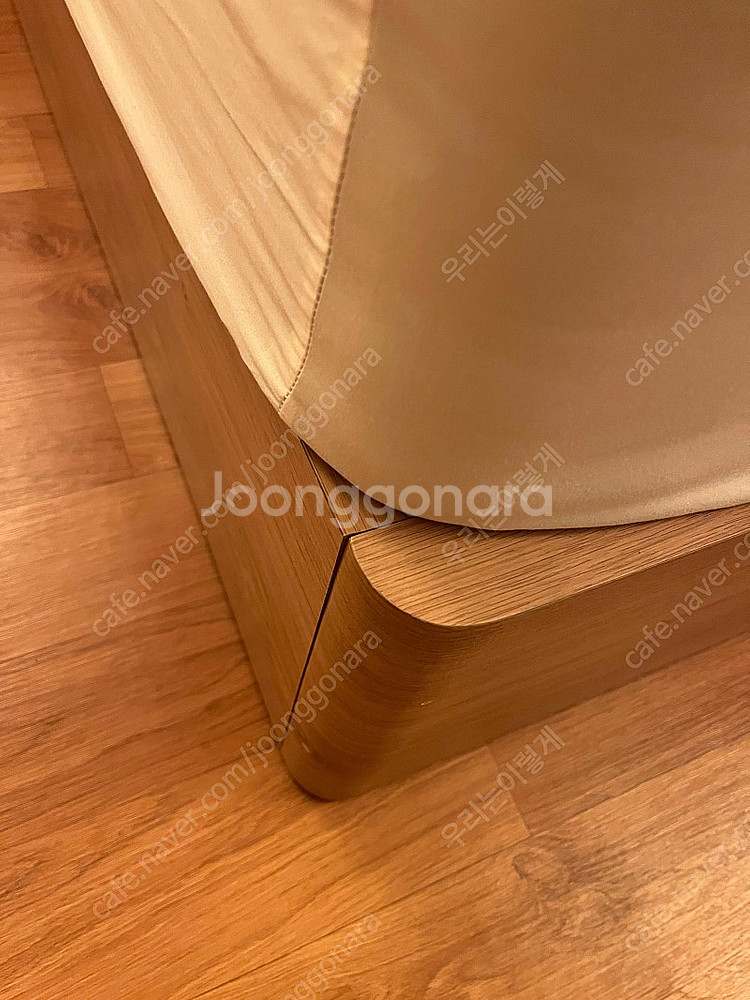 시몬스 라지킹 바이브 매트리스와 국민프레임 D2178A...--2