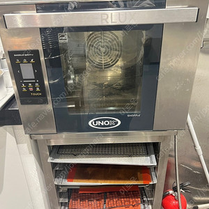 우녹스 샵프로 4단 오븐 + 8단 스텐 렉 판매합니다.(각각판매가능 O)