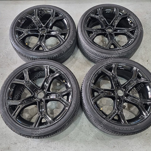 [ 기아 ] 스팅어 19인치 블랙 휠 타이어 팝니다.