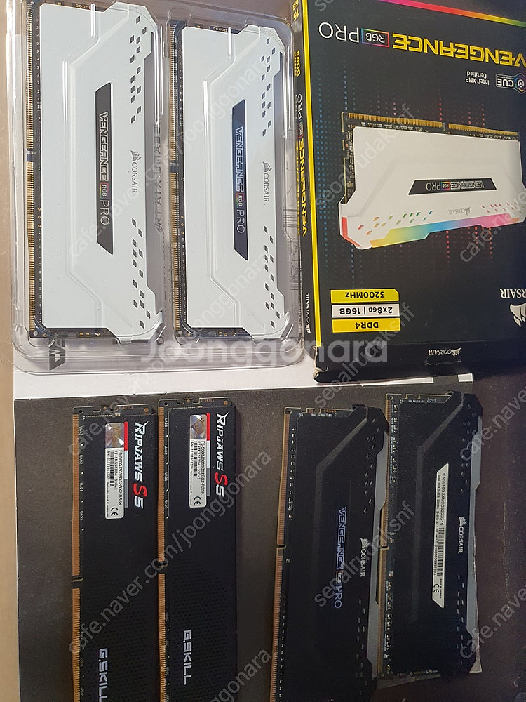 커세어 벤젼스 rgb ddr4 램 화이트, 블랙 , 지...--3