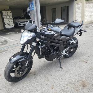 코멧650 네이키드 17년 마지막모델