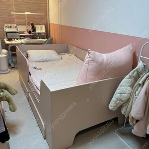 한샘 보나 침대 핑크 프레임만 팝니다. (추가 안전가드 포함)