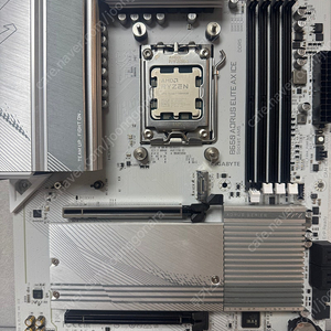 7800X3D + B650 Aorus elite ice