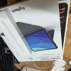 아이패드 M2 12.9 256gb wifi + 로지텍콤보터치 + 애플펜슬 풀박스 팝니다!