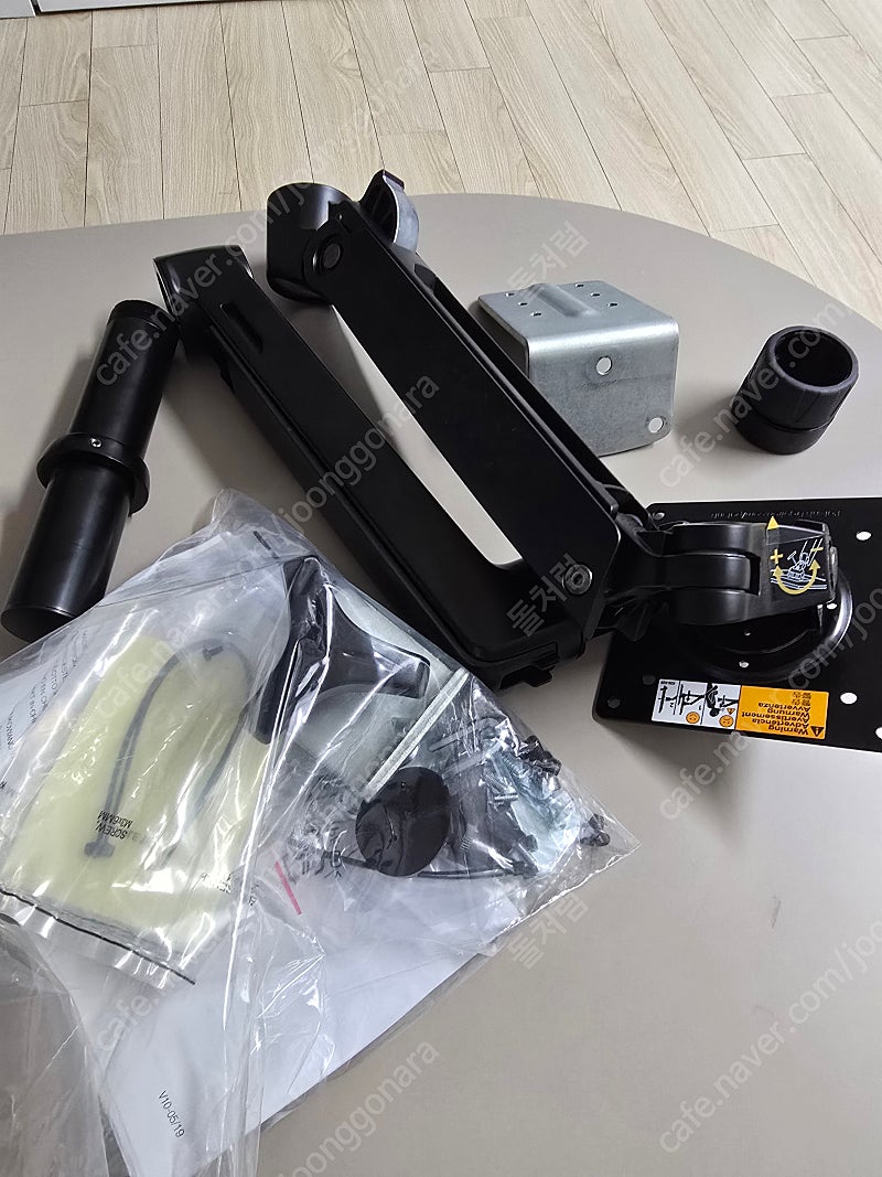 아마존베이직 블랙 모니터암(장봉 포함) 어고트론lx | 중고나라 - 안심되는 중고거래