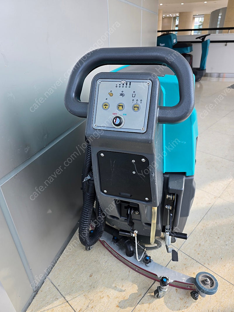 마루광택기,보행식 청소기,바닥청소기, 보행식 바닥청소기. 이미지