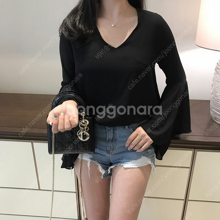 [미착용 새옷] 섹시 뒷트임 쉬폰 블라우스 마드모아젤 ...--0