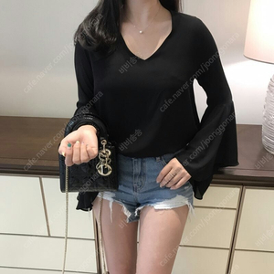 [미착용 새옷] 섹시 뒷트임 쉬폰 블라우스 마드모아젤 자체제작