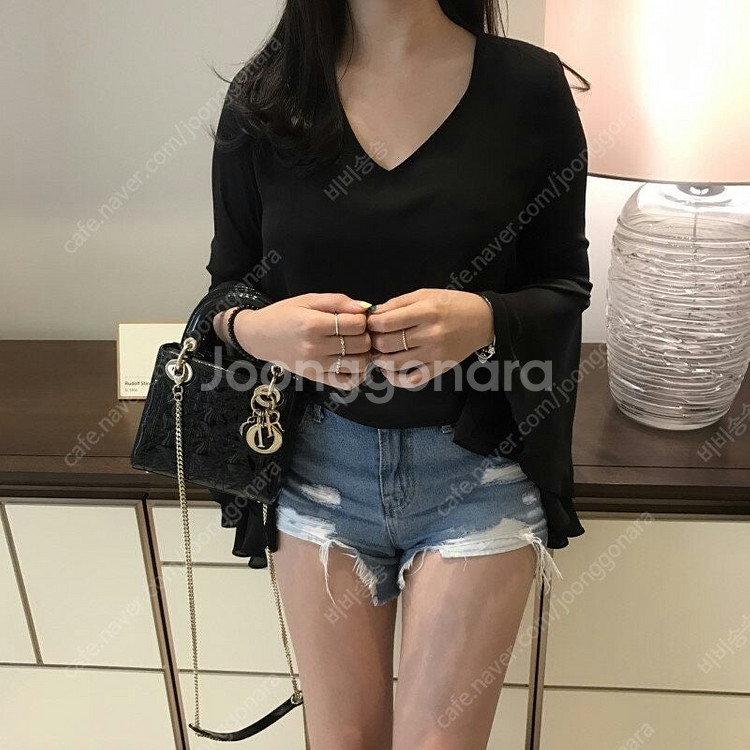 [미착용 새옷] 섹시 뒷트임 쉬폰 블라우스 마드모아젤 ...--2