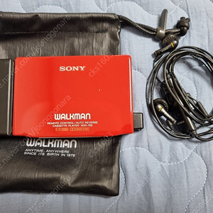 SONY 워크맨 WM-702 RED색상 작동품 판매합니다.
