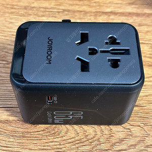 JOYROOM 조이룸 65w 여행용 트레블 멀티 어댑터