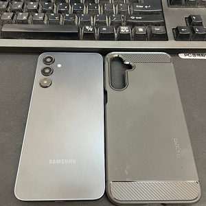 갤럭시A16 블랙 128GB 무잔상 상태좋은 중고20만팝니다.